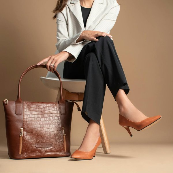 Comment porter des escarpins au bureau avec style et confort : nos astuces indispensables !